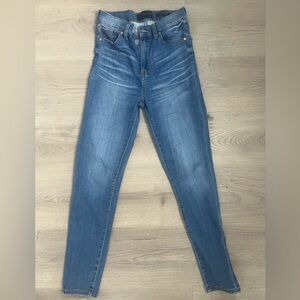 Kendall and Kylie juniors jeans size 5/27